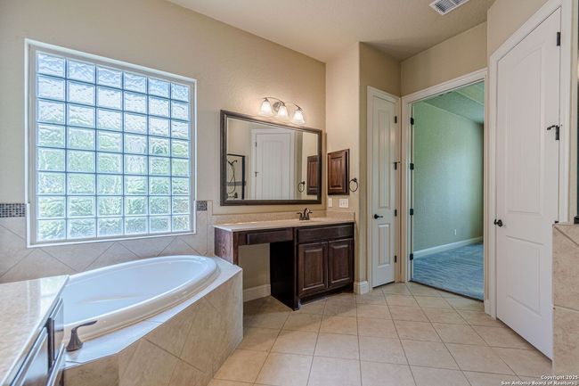 27038 Sable Run, House other with 5 bedrooms, 4 bathrooms and null parking in Boerne TX | Image 39