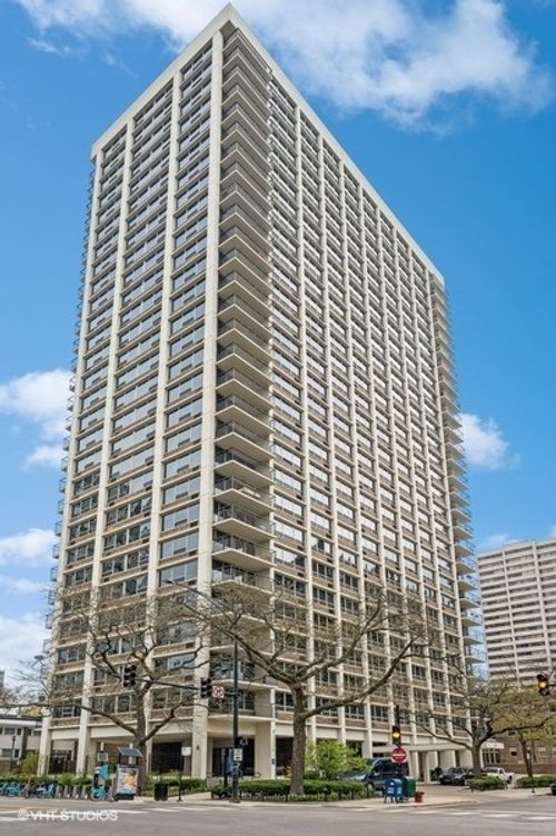 1503l-88 Schiller St, Chicago, IL, 60610-4906 | Card Image