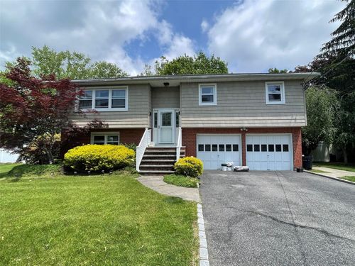9 Grossman St, Melville, NY, 11747-2905 | Card Image