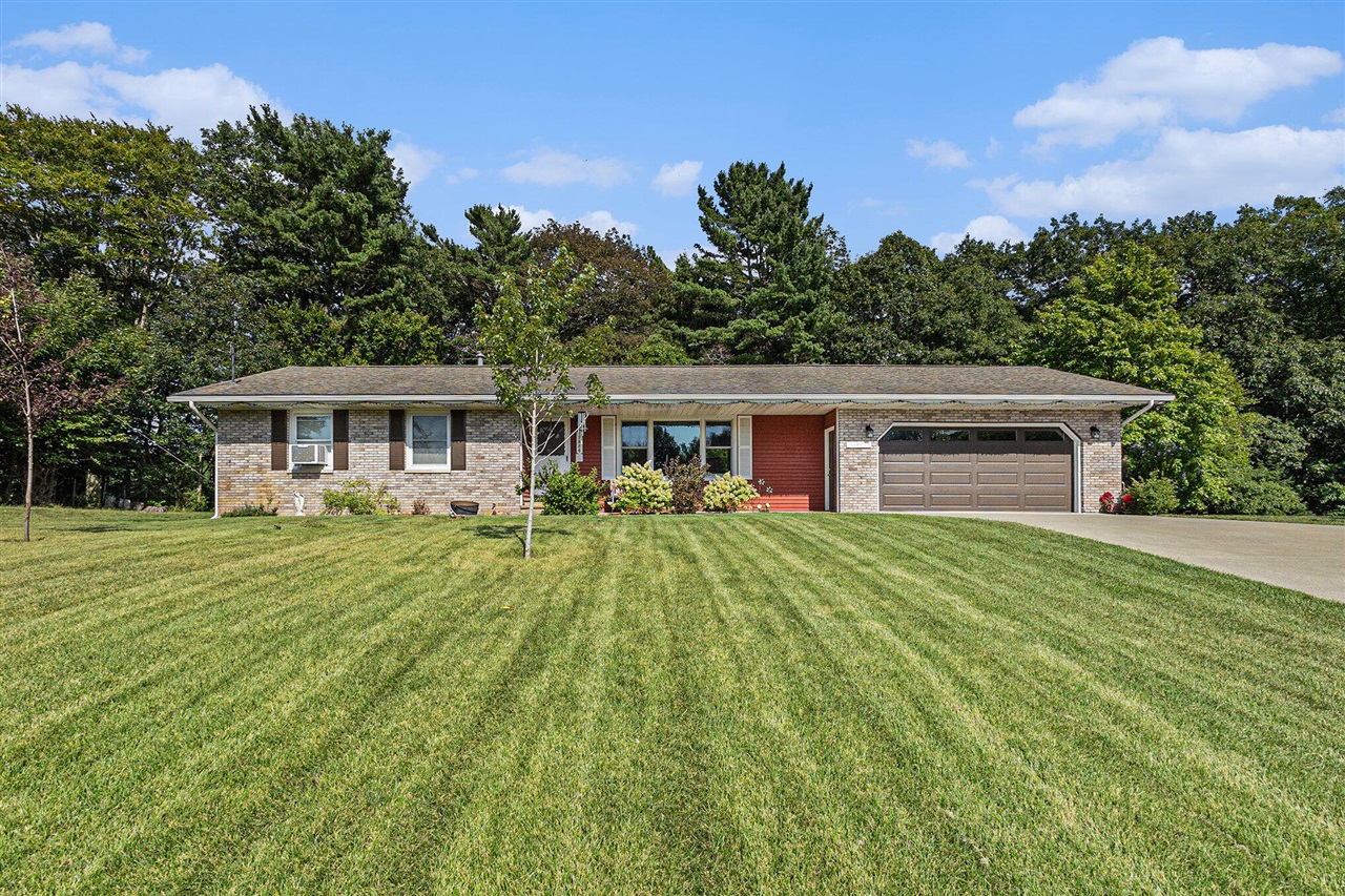 Navaho Dr, Spring Lake, MI 49456