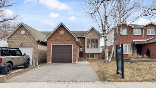 9 Fenwick Ave, Bowmanville, ON, L1C4R6 | Card Image