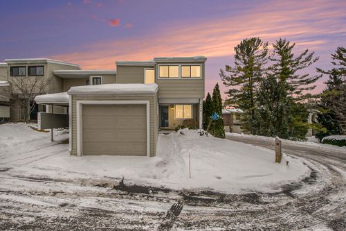 6249 Acropolis Dr Se, Grand Rapids, MI, 49546-7101 | Card Image