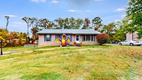 166 E Regent Dr, Clarksville, TN, 37043-6584 | Card Image