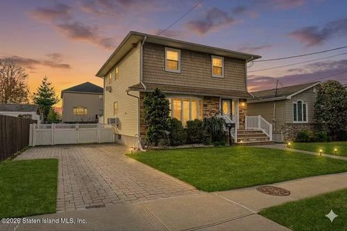 790 Clawson Street, Staten Island, NY, 10306 | Card Image