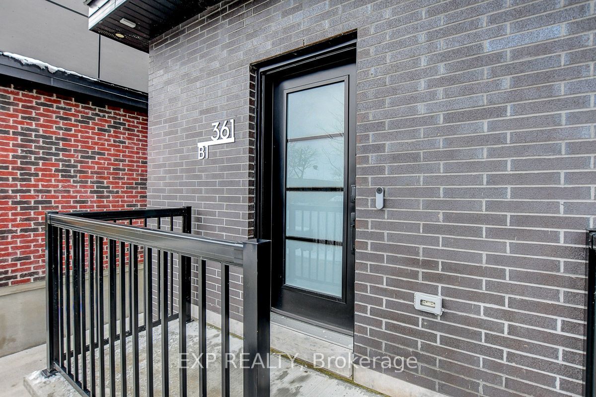 Residential Lease in Carlingwood - Westboro and Area 3