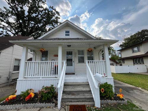 2050 Cornell St, Dearborn, MI, 48124-2502 | Card Image