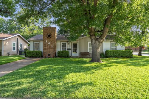 301 Dee Ln, Arlington, TX, 76011-4705 | Card Image