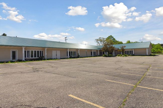 1380 Main St, Home with 0 bedrooms, 10 bathrooms and null parking in Edmore MI | Image 5