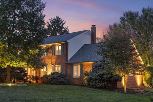 2560 Chartwell Rd, Upper Arlington, OH, 43220-2813 | Card Image