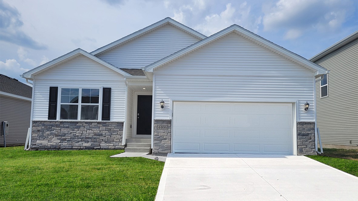 Bear Dr, Tiffin, IA 52340