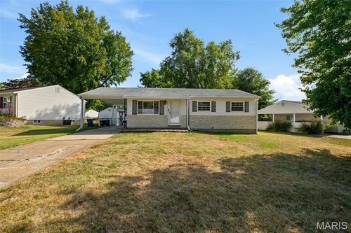 12068 Charleston Dr, Maryland Heights, MO, 63043-1342 | Card Image