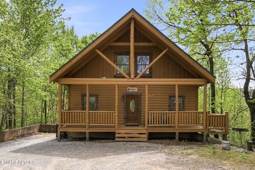 1118 Ski View Ln, Sevierville, TN, 37876-8912 | Card Image