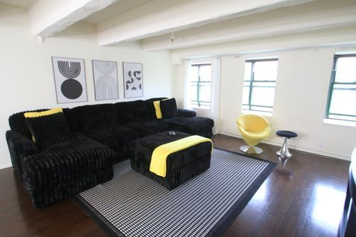 270 E Highland Ave, MILWAUKEE, WI, 53202-6635 | Card Image