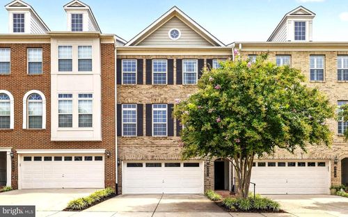 8007 Turtle Creek Cir, GAINESVILLE, VA, 20155-2204 | Card Image