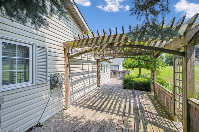 185 Wesley Cres, House other with 2 bedrooms, 2 bathrooms and 2 parking in Waterloo ON | Image 26