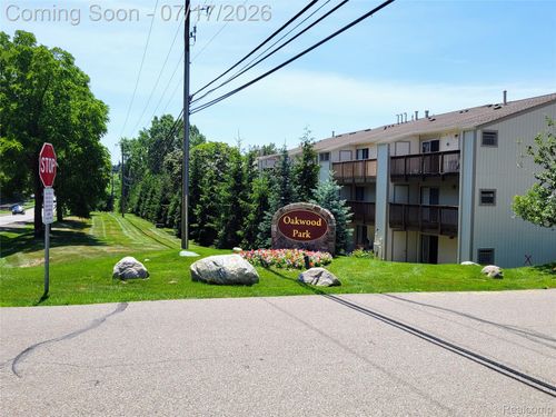 10-1655 Riverside Dr, Rochester Hills, MI, 48309-2712 | Card Image