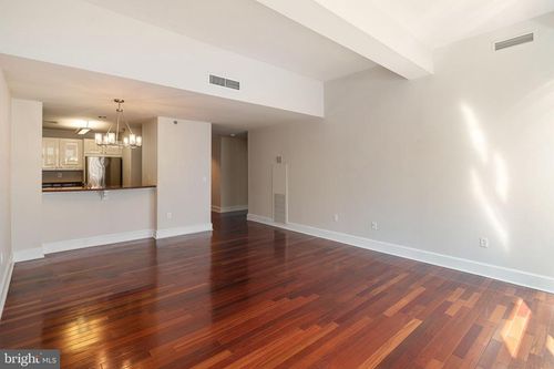 19c-1500 Chestnut St, PHILADELPHIA, PA, 19102-2746 | Card Image