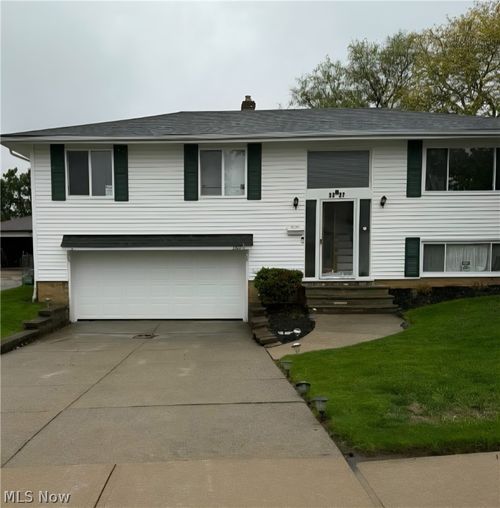 3327 Nottingham Dr, Parma, OH, 44134-5530 | Card Image