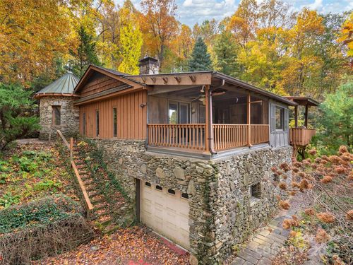 284 Indian Cave Park Rd, Hendersonville, NC, 28739-2806 | Card Image