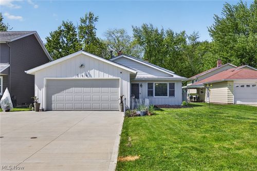 286 E 310th St, Willowick, OH, 44095-3622 | Card Image