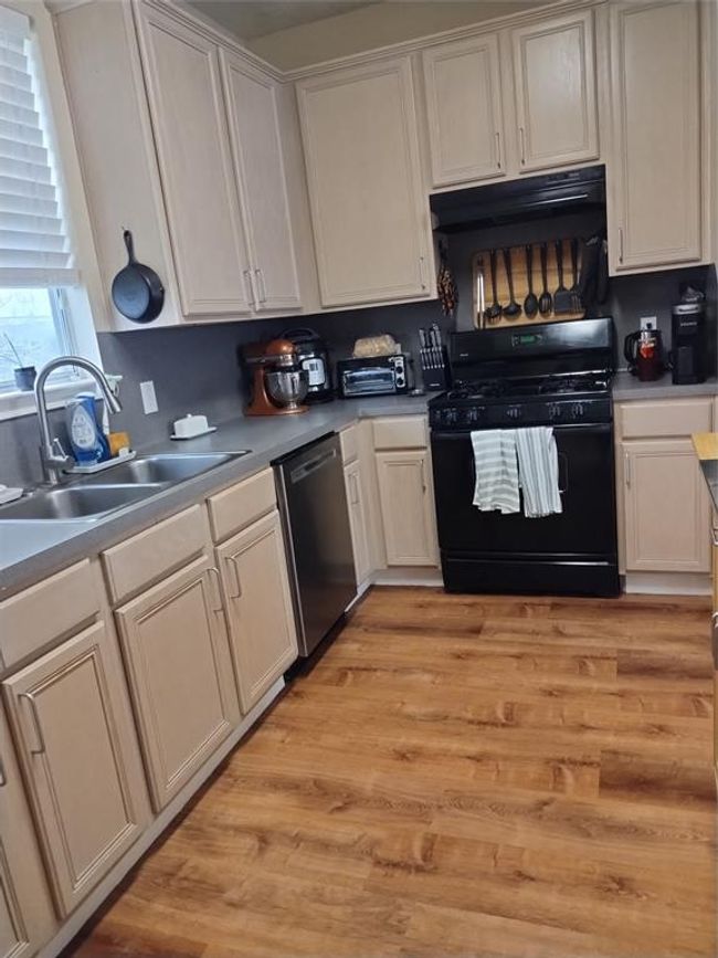 4903 Moody Reef Dr, House other with 4 bedrooms, 3 bathrooms and null parking in Bacliff TX | Image 11