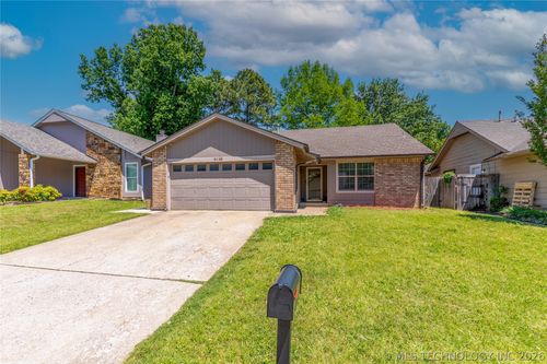 9135 S Maplewood Ave, Tulsa, OK, 74137-4122 | Card Image