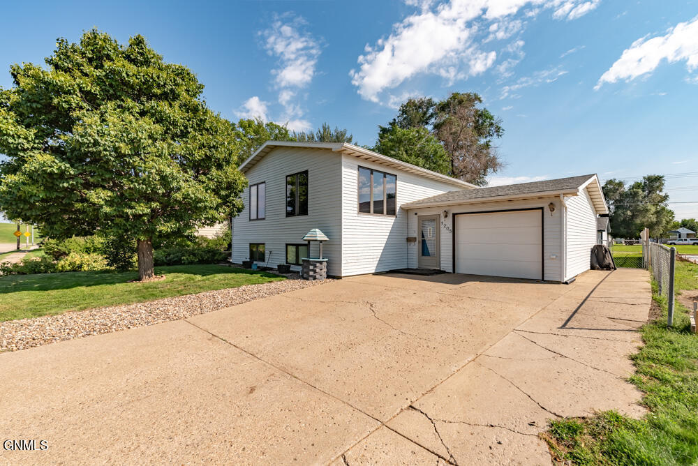 1st St, Mandan, ND 58554
