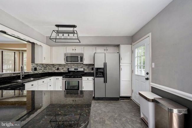 12329 Manchester Way, Townhouse with 3 bedrooms, 4 bathrooms and null parking in WOODBRIDGE VA | Image 11