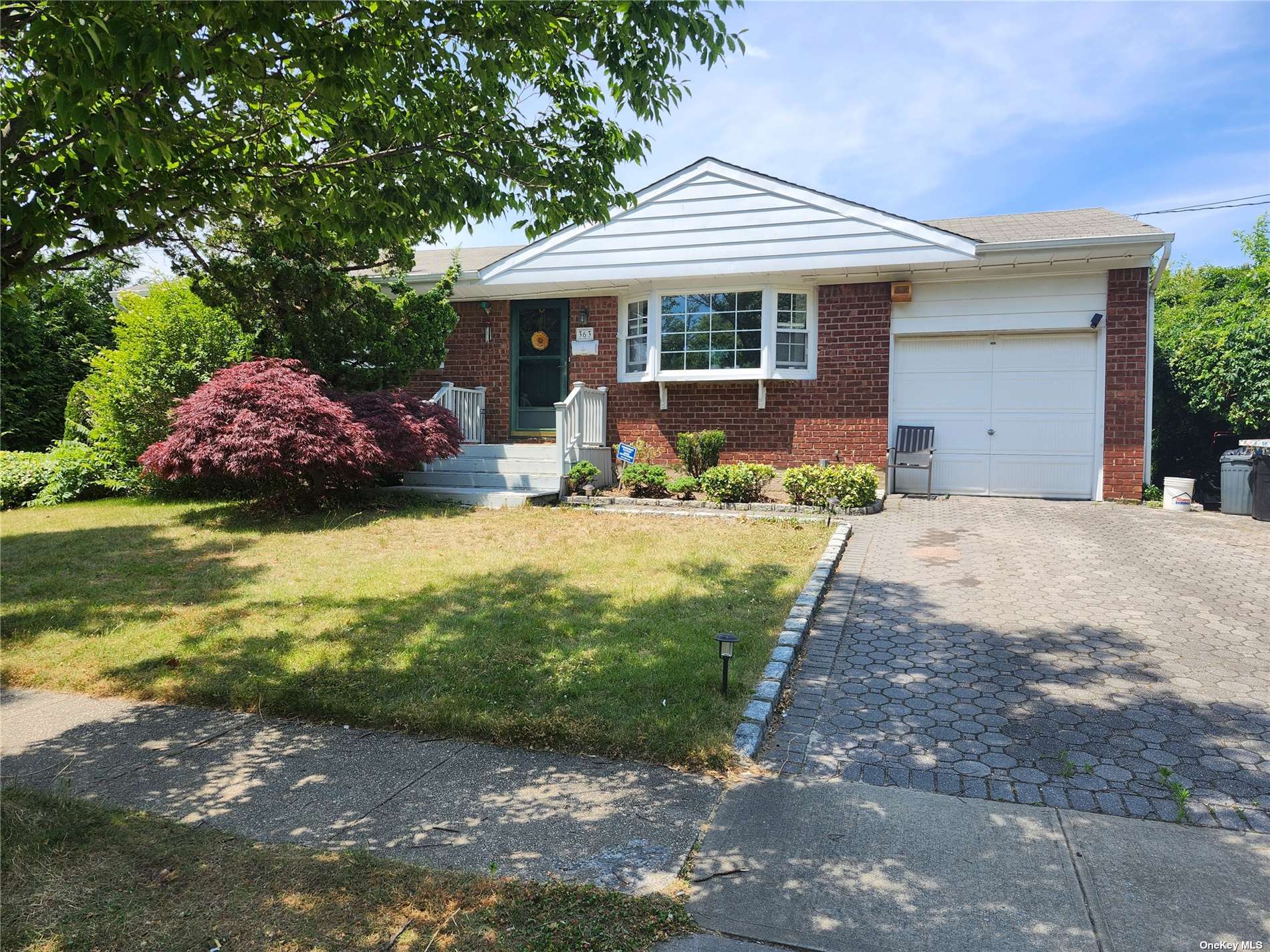 Linden St, Massapequa Park, NY 11762