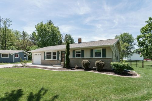 205 Marguerite Ct, MAYVILLE, WI, 53050-1327 | Card Image