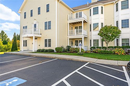 unit-103-20 Saw Mill Dr, North Kingstown, RI, 02852-7696 | Card Image