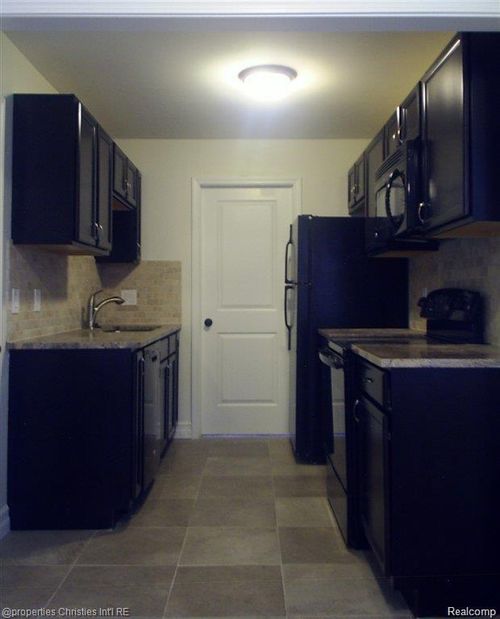 10701 Albany Street, Oak Park, MI, 48237 | Card Image