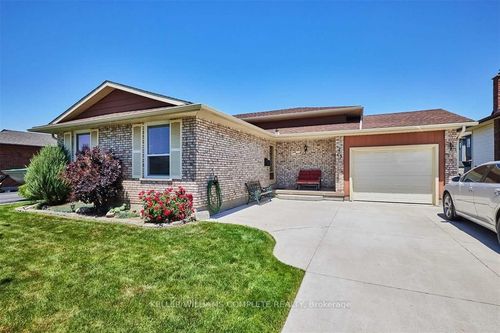 {{alt}} | Card Image