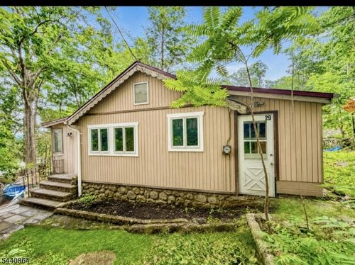 29 Ferris Ln, Oak Ridge, NJ, 07438-9157 | Card Image
