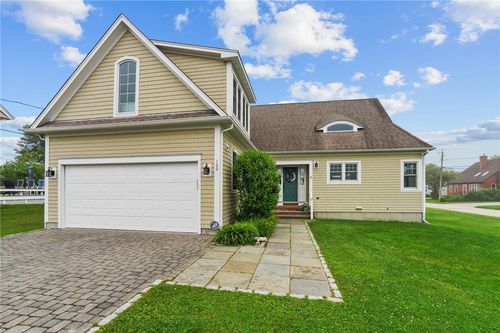 100 Chestnut Ave, Narragansett, RI, 02882-6115 | Card Image