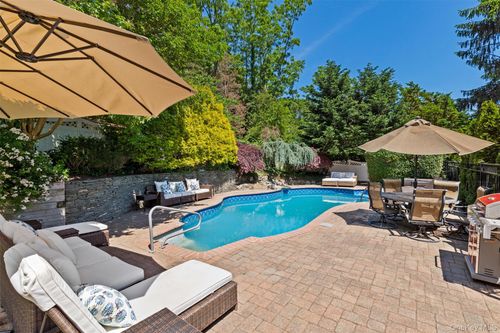 345 Colonial Rd, Southold, NY, 11971-3724 | Card Image