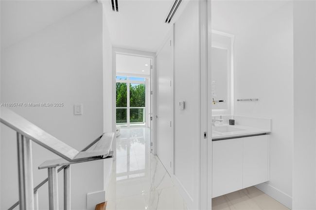 UNIT-13 - 100 S Pointe Dr, Condo with 3 bedrooms, 4 bathrooms and null parking in Miami Beach FL | Image 34