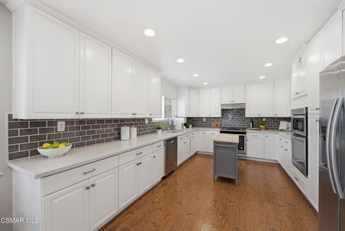 5377 Evanwood Ave, Oak Park, CA, 91377-4818 | Card Image