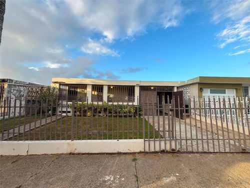 689 Cancer St Venus Gardens, San Juan, PR, 00926 | Card Image