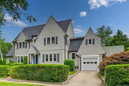 400 Manor Ridge Rd, Pelham, NY, 10803-2316 | Card Image