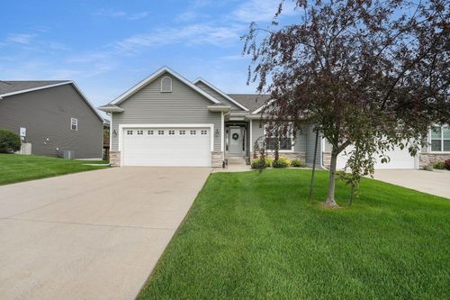 2607 Feather Run Trl, Cedar Falls, IA, 50613-4943 | Card Image