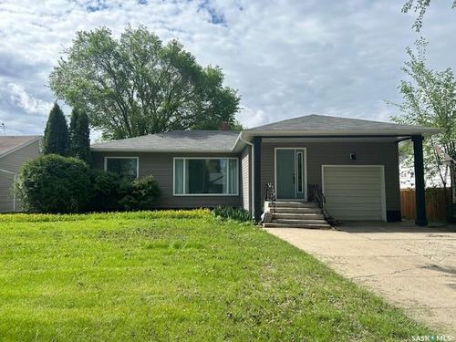 124 8th Ave W, Canora, SK, S0A0L1 | Card Image