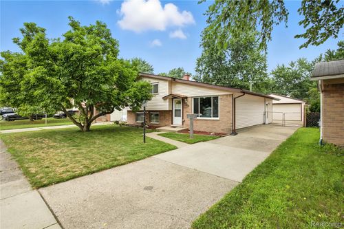 30770 Avondale St, Westland, MI, 48186-5024 | Card Image