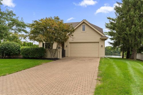 817 Bittersweet Cove Dr, Mishawaka, IN, 46544-3885 | Card Image