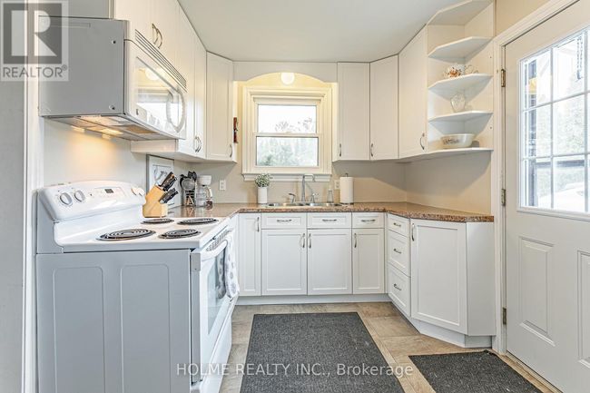 7401 Bond Rd, House other with 3 bedrooms, 2 bathrooms and 10 parking in Port Franks ON | Image 14