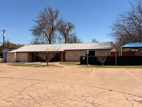 515 W Bridge St, Granbury, TX, 76048-2009 | Card Image