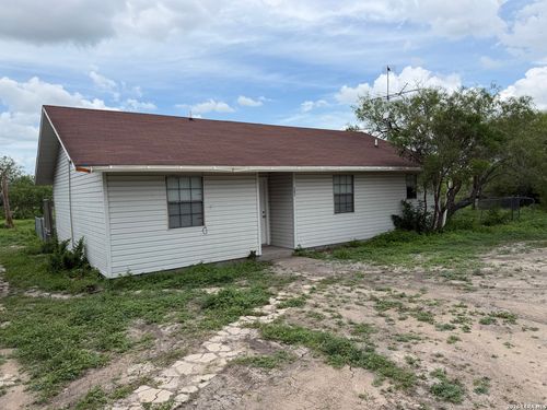 121 Lauryn St, Three Rivers, TX, 78071-3205 | Card Image