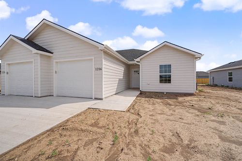 1216 Fountain Dr, Salina, KS, 67401 | Card Image