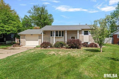 527 E Route 125, Pleasant Plains, IL, 62677-3532 | Card Image