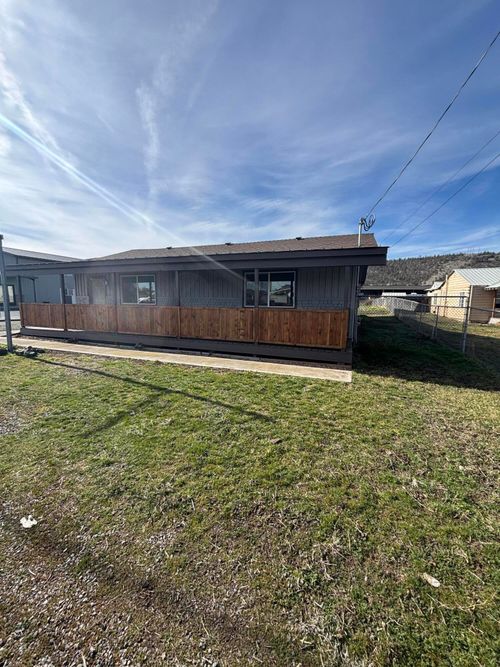 949 Nw Madras Hwy, Prineville, OR, 97754-1457 | Card Image